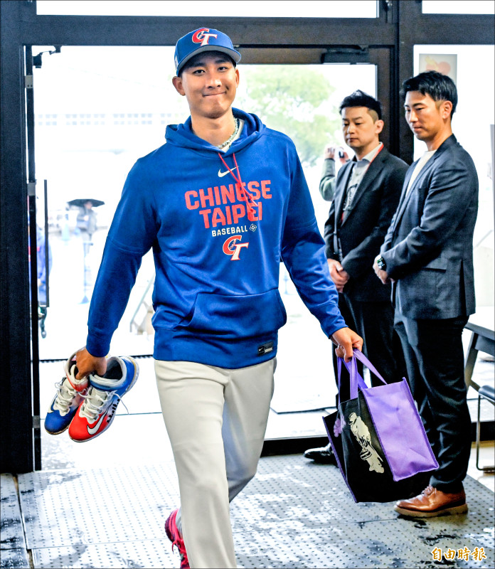 沙子宸昨進牛棚練投。（特派記者陳志曲攝）