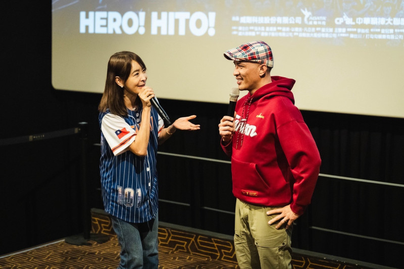 賈永婕（左）和導演龍男・以撒克・凡亞思（右）分享《冠軍之路》心情，也喚起自己親臨賽事的回憶。（牽猴子 提供）