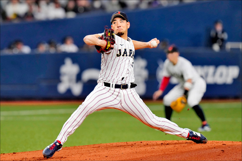 日本隊左投菊池雄星先發4局被敲6安，失掉3分。（美聯社）