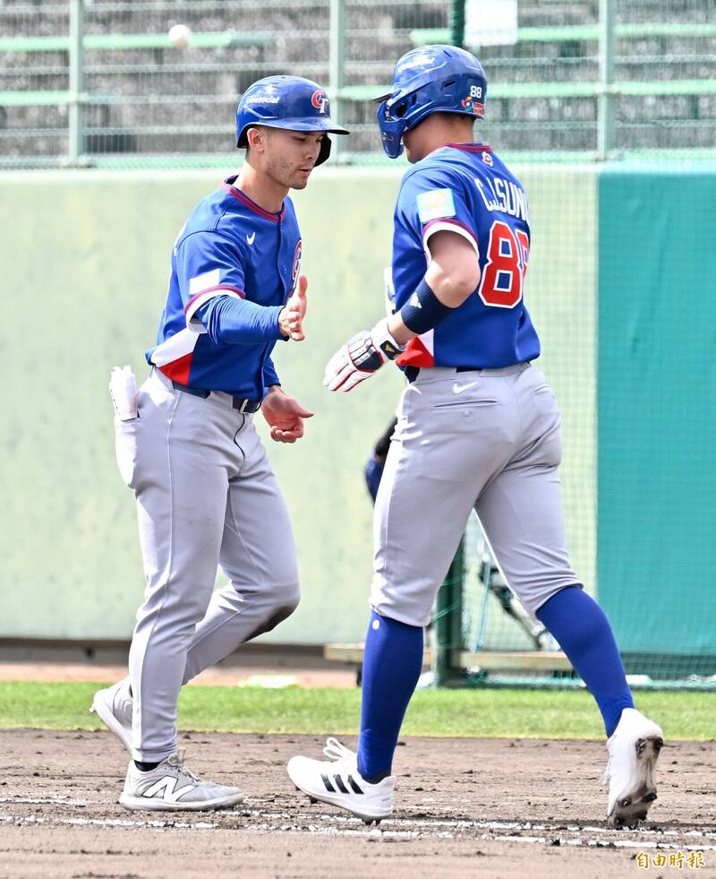 費爾柴德（左）。（記者陳志曲攝）