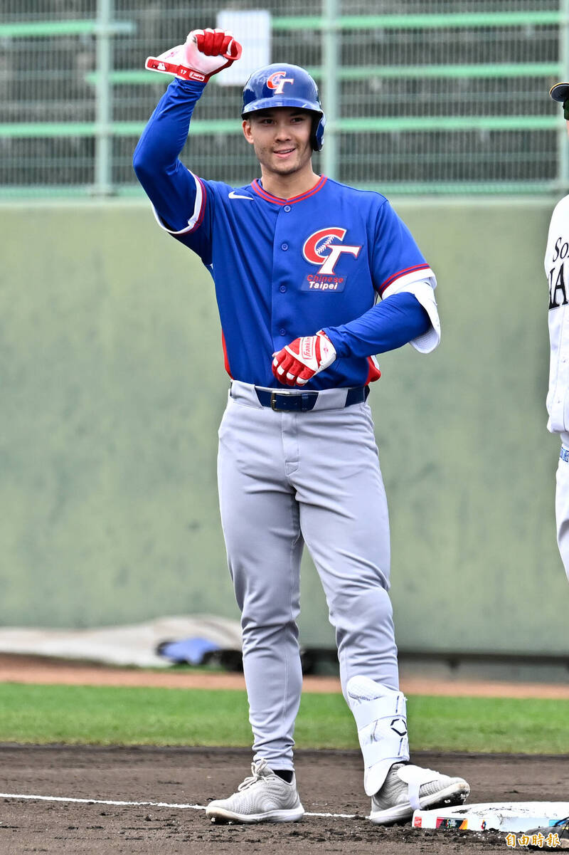 台灣隊費爾柴德敲出安打。（特派記者陳志曲攝）