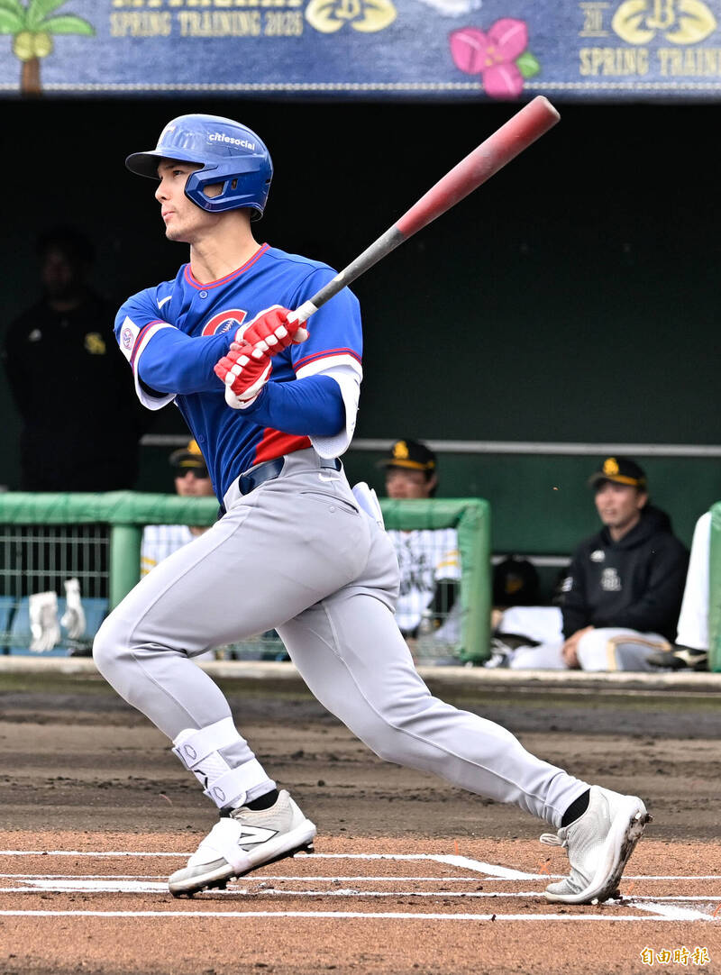 台灣隊費爾柴德敲出安打。（特派記者陳志曲攝）