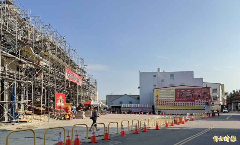 梧棲浩天宮將於廟口廣場架設直播大螢幕，轉播WBC台日大戰。（記者張軒哲攝）