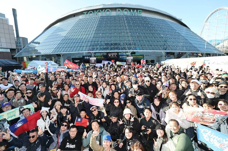 台灣球迷聚集東蛋。（棒協提供）