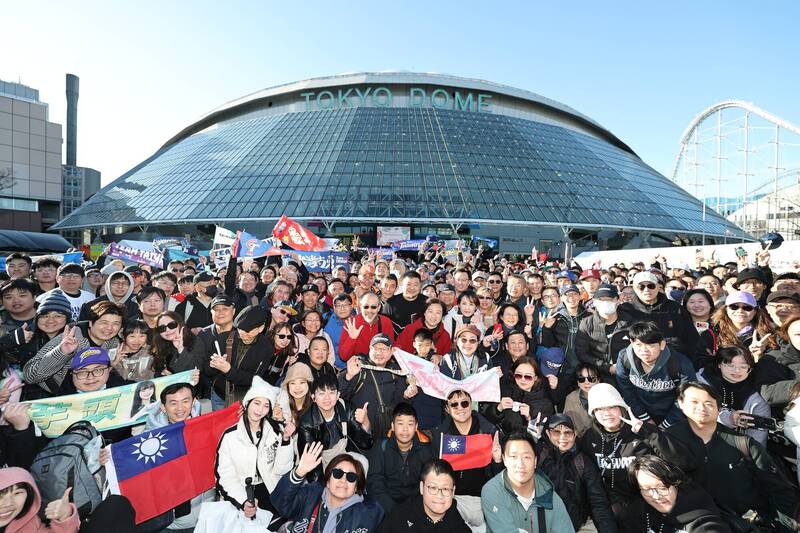 台灣球迷聚集東蛋。（棒協提供）