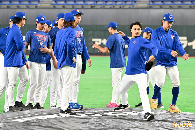 徐若熙踏上東京巨蛋投手丘。（特派記者羅志朋攝）