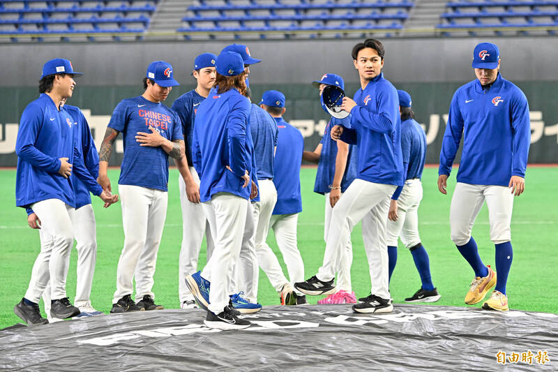 徐若熙踏上東京巨蛋投手丘。（特派記者羅志朋攝）