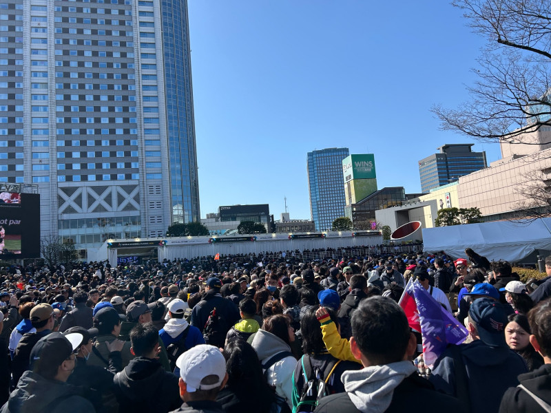 日本球迷直呼東京巨蛋現場都是台灣人。（讀者提供）