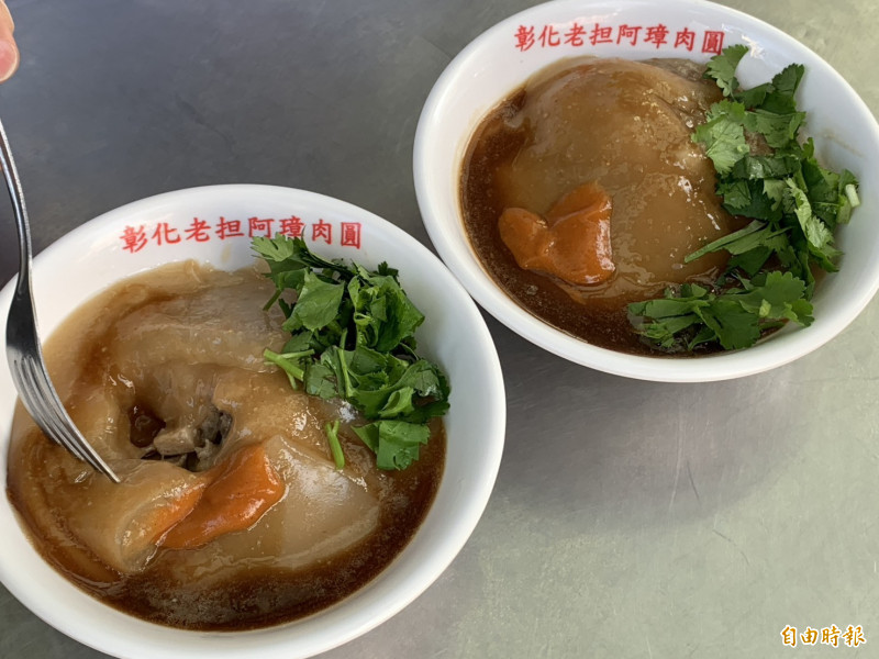 彰化排隊名店阿璋肉圓提供肉圓為台灣隊加油打氣。（記者張聰秋攝）