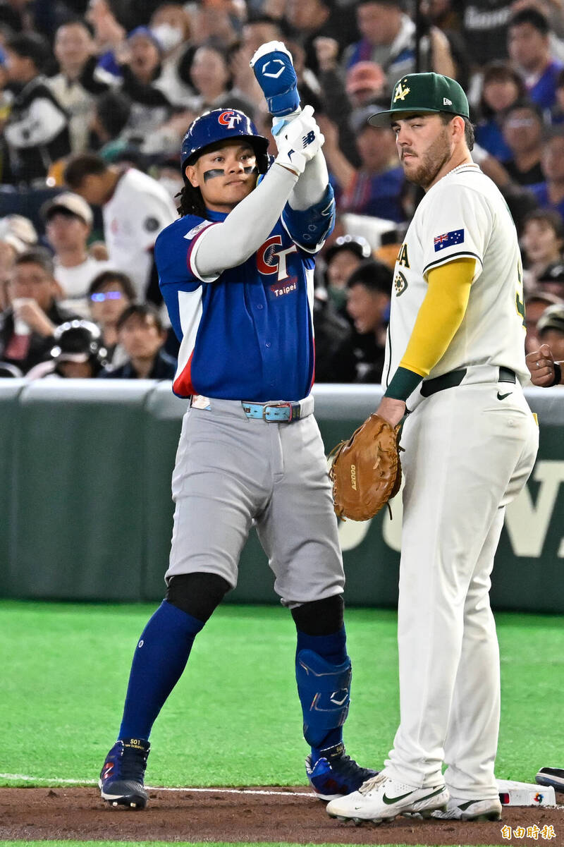 台灣隊張育成敲出安打。（特派記者陳志曲攝）