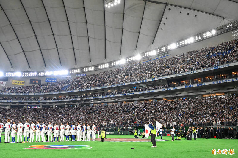 滿場球迷。（特派記者陳志曲攝）