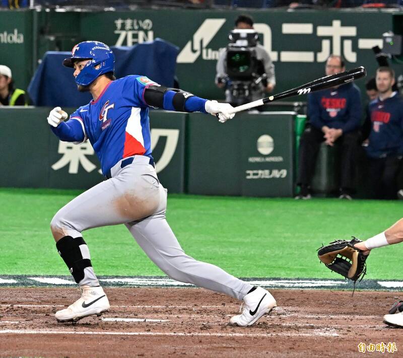 林家正二壘安打。（特派記者陳志曲攝）