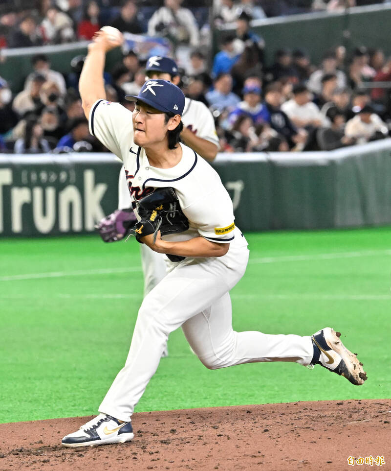 郭彬接替投球。（記者陳志曲攝）