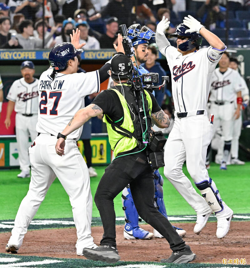 金倒永開轟。（記者陳志曲攝）