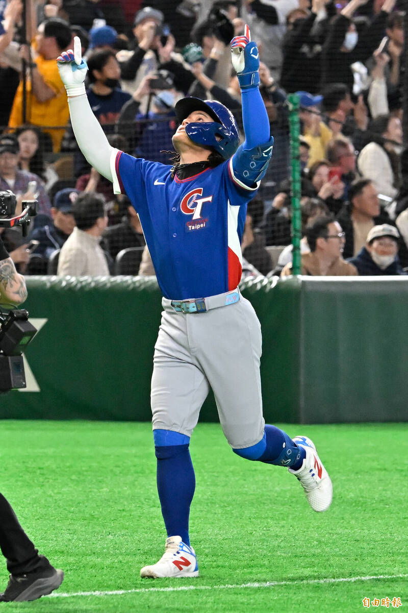 張育成陽春砲。（記者陳志曲攝）