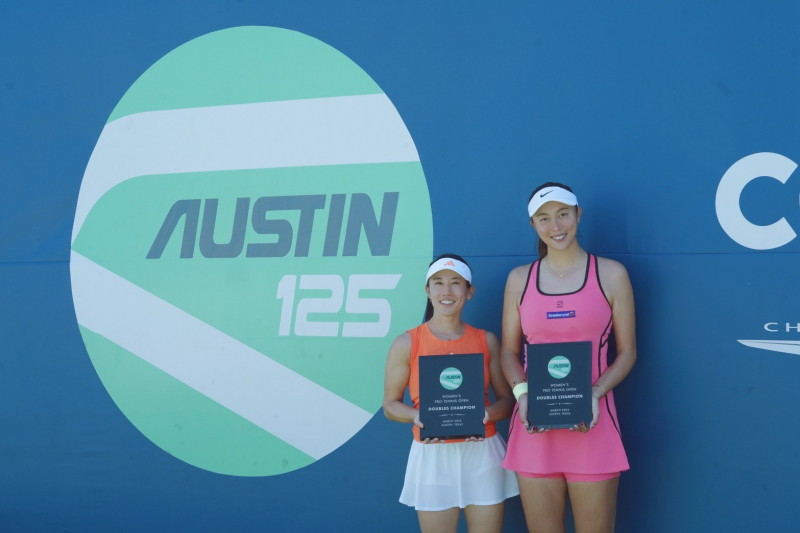 詹皓晴（右）與加藤未唯。（詹皓晴提供）