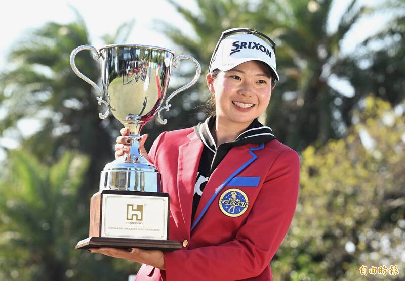 菅楓華以總桿283桿封后，奪下她在日巡正賽的第2冠。（記者林正堃攝）