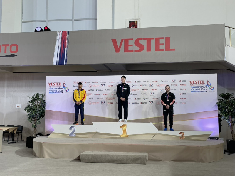 「世界貓王」唐嘉鴻在體操世界盃土耳其安塔利亞站，以15.200分奪男子單槓金牌，連兩站都摘金牌。（唐嘉鴻提供）