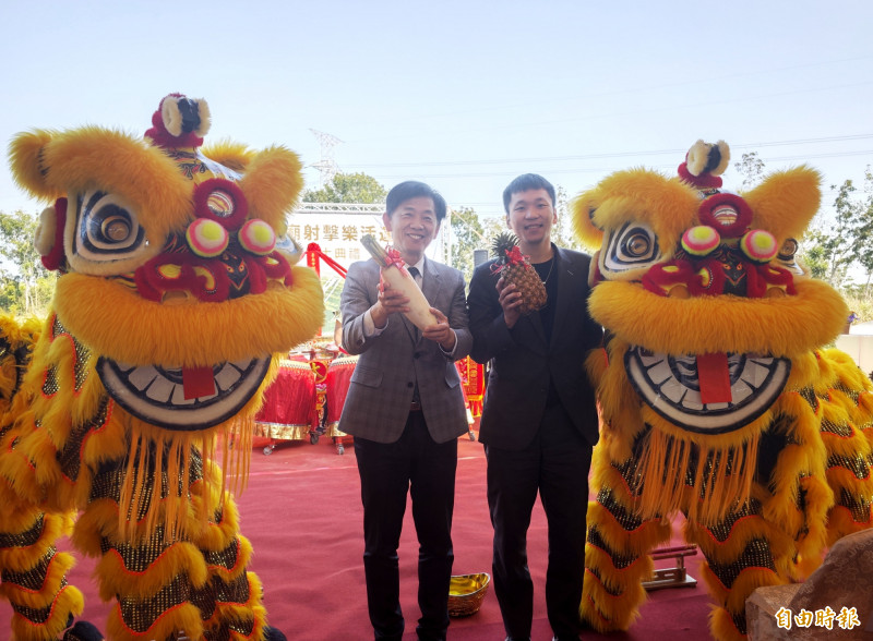 台南關廟射擊樂活運動館動土典禮，運動部長李洋（右）專程出席。（記者吳俊鋒攝）