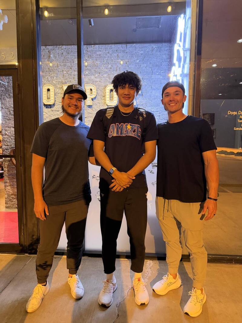 林維恩揪費神、龍仔吃台式小火鍋。（取自林維恩Threads）