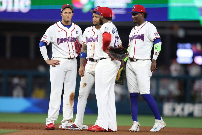 美國隊大戰多明尼加，比賽過程宛如神仙打架，結果主審在比賽最後一球超級大誤判，變成爛尾。（法新社）