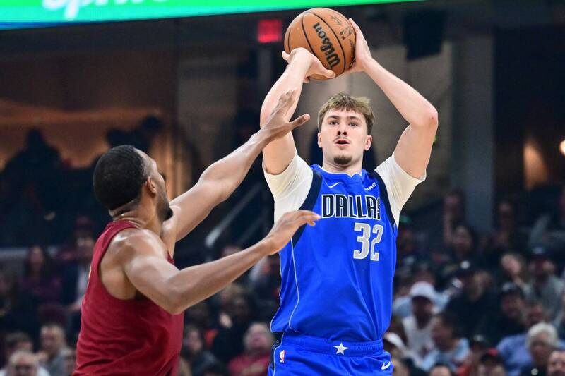 佛拉格今天攻下27分全場最高，率領獨行俠擊敗騎士。（路透）