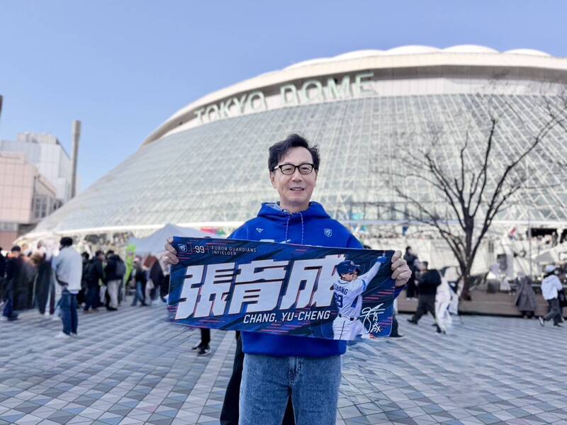 富邦集團董事長蔡明忠到東京巨蛋加油。（富邦悍將提供）