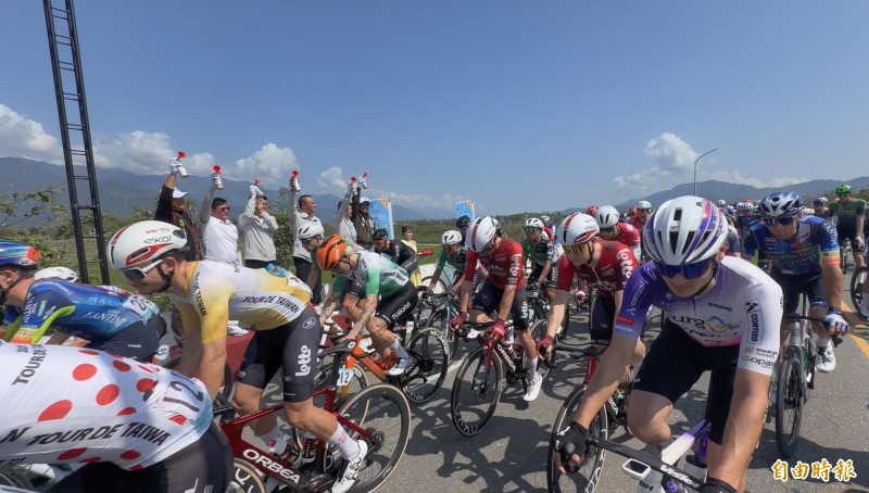 選手出發。（記者劉人瑋攝）