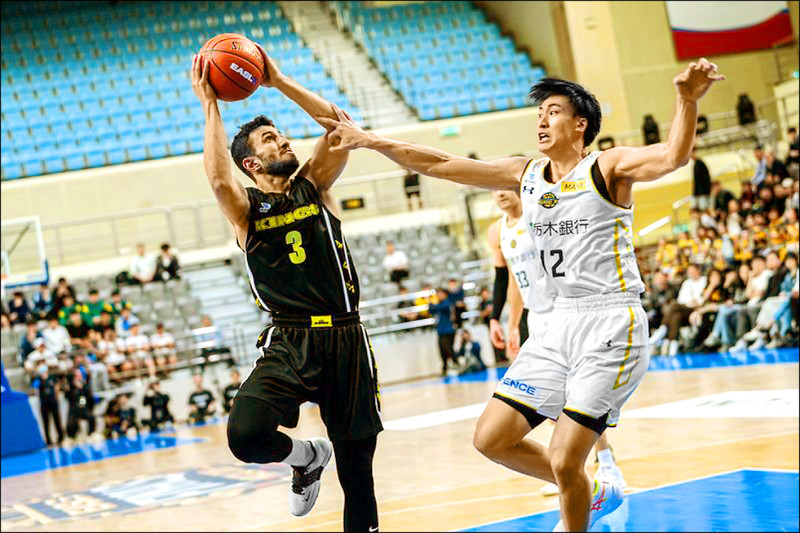 新北國王西納（左）傷退，球隊陣腳大亂。
（東超提供）