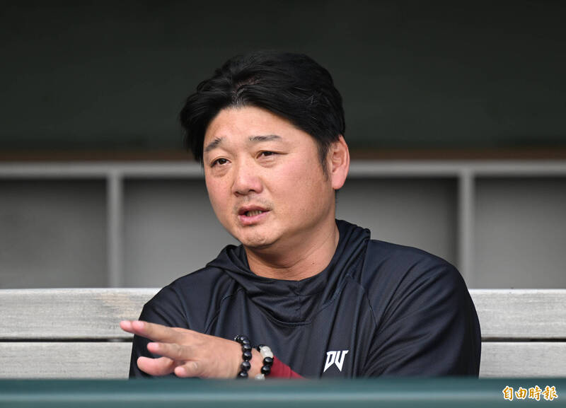 樂天總教練曾豪駒。（記者李惠洲攝）