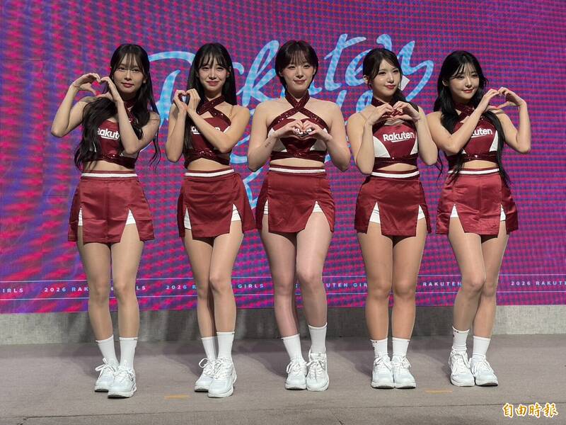 樂天女孩南韓籍「五本柱」金佳垠（左起）、禹洙漢、河智媛、廉世彬、高佳彬。（記者徐正揚攝）