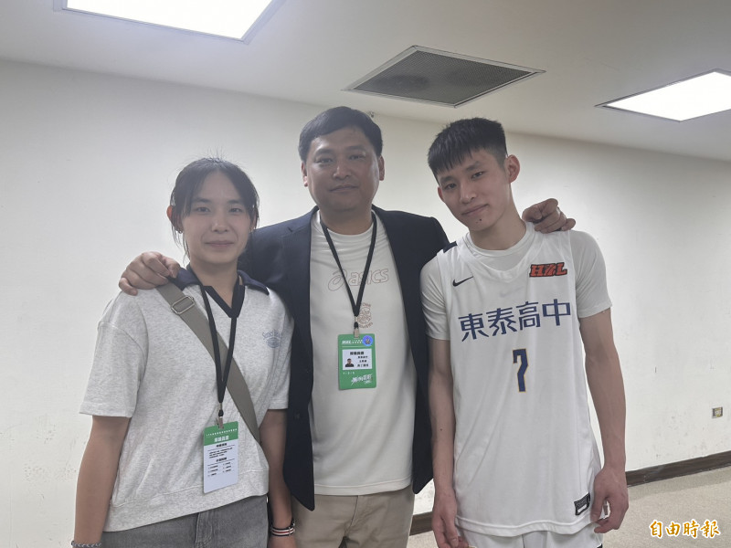 高丁佩芸（左起）、高丁國柱、高丁子權。（記者盧養宣攝）