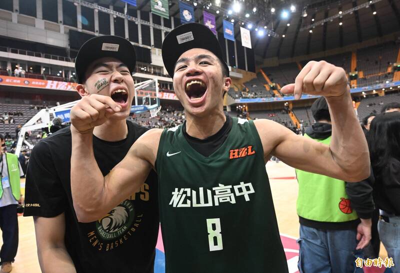 松山高中隊史8冠，追平男子組最多冠紀錄。（記者林正堃攝）