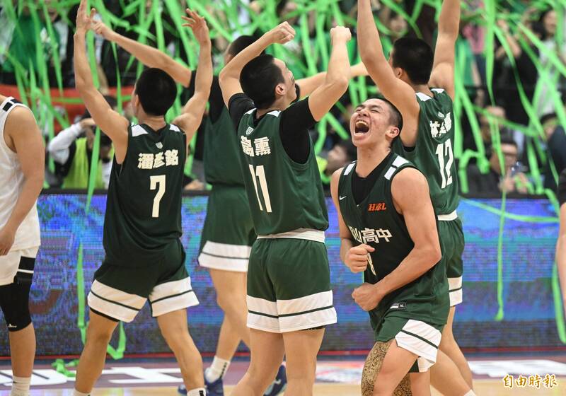 松山高中完成隊史第3次的2連霸。（記者林正堃攝）