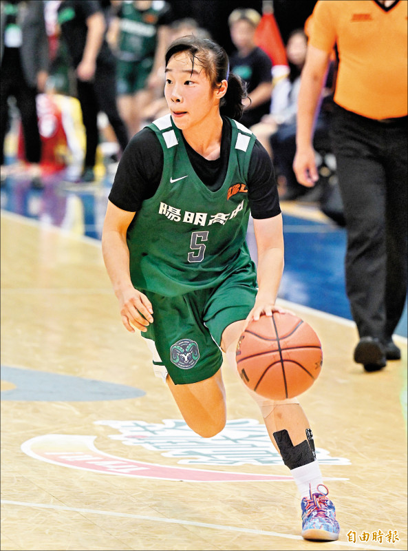 陽明隊長蘇衡繳出20分、10籃板，榮膺FMVP殊榮。
（記者林正堃攝）