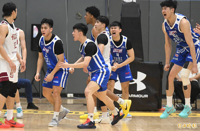 健行科大靠潘偉傑關鍵上籃險勝輔仁大學。（記者林正堃攝）