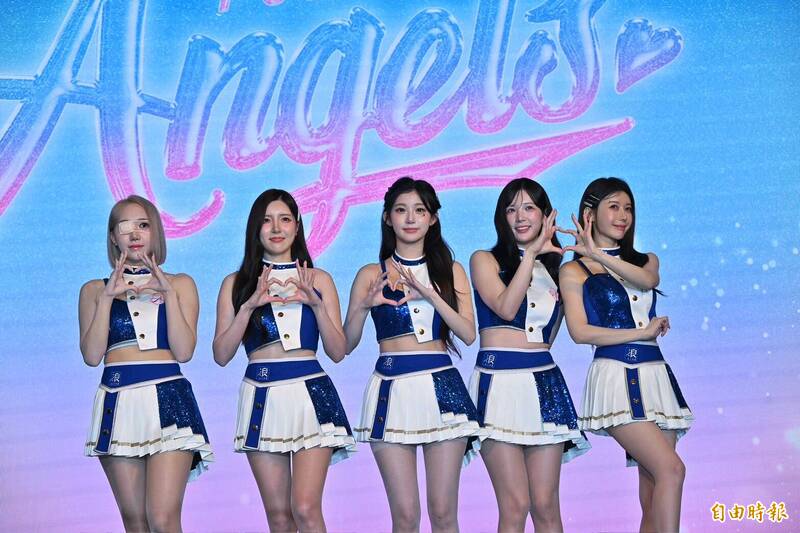 富邦悍將Fubon Angels5位韓籍成員李珠珢、朴星垠、李雅英、南珉貞、李晧禎。（記者劉信德攝）