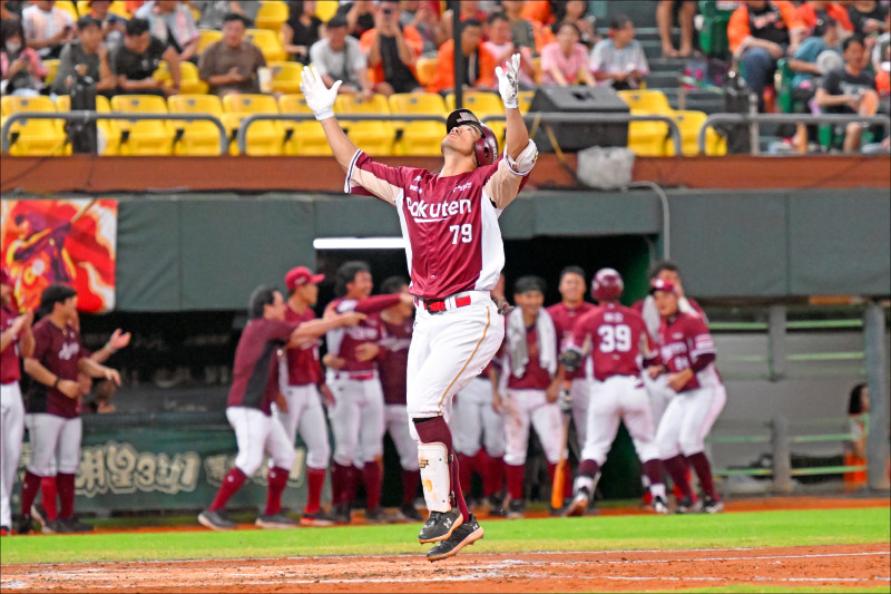 猿隊老將林智平去年在季後挑戰賽關鍵戰役敲出3分砲，一棒轟碎獅隊爭霸夢。（資料照）