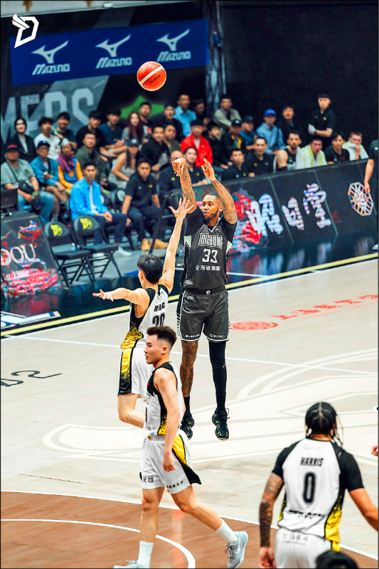 夢想家狂炸三分雨，洋將湯普金斯拿下全場最高23分。（夢想家提供）