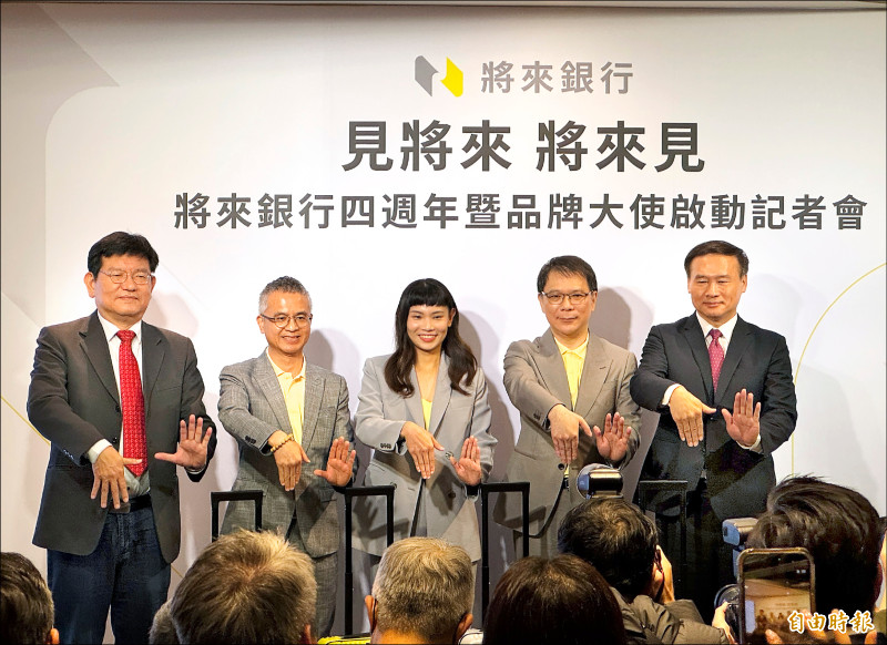 小戴敬佩瑪琳 想起當年的掙扎