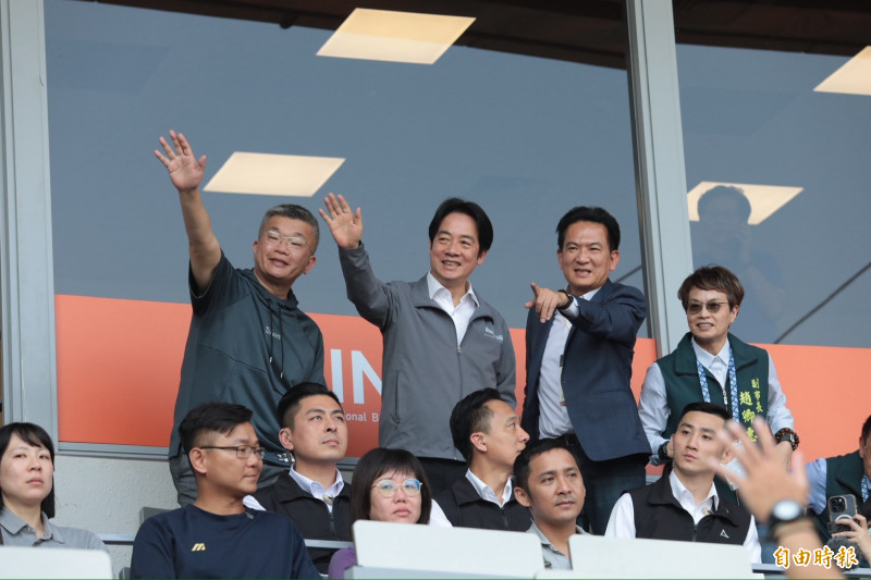 超級獅迷賴清德總統現身亞太成棒主球場中職首戰。（記者王姝琇攝）