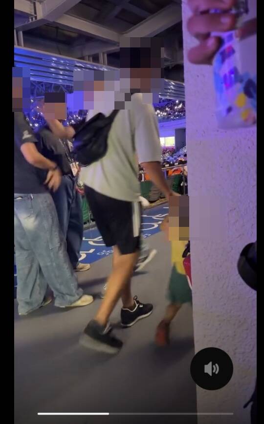 蔣姓男子涉掌摑中職蔡姓工讀生的左臉頰。（圖取自 threads huhu_artnhandmade）