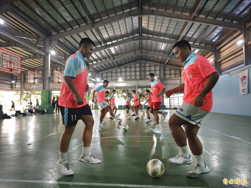 東港高中國中部足球隊打造多點開花，每個人都能得分的無私團隊。（記者陳彥廷攝）