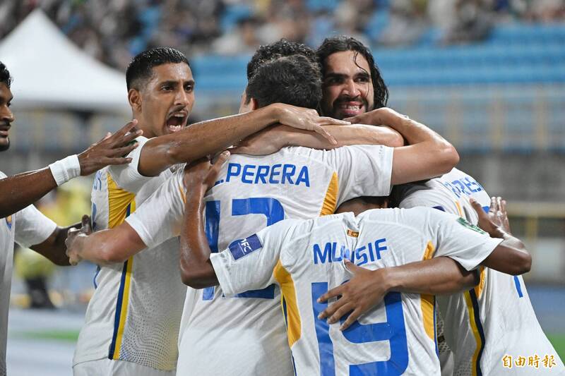 斯里蘭卡先馳得點，球員開心慶祝。（記者陳逸寬攝）