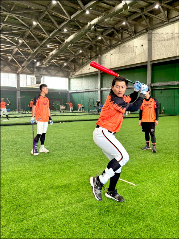 獅隊陳傑憲是中職史上首位「2億男」。（資料照）