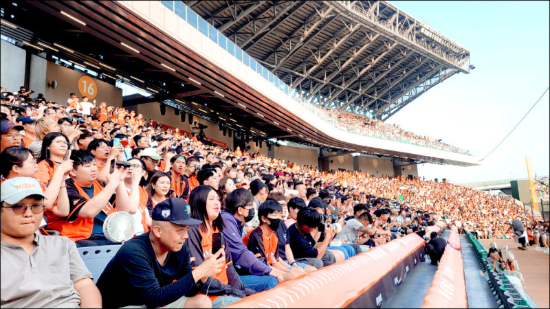 亞太主球場開季3戰票房改寫台南球場紀錄。（資料照）
