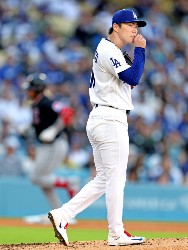 山本由伸昨挨轟吞敗。（法新社）