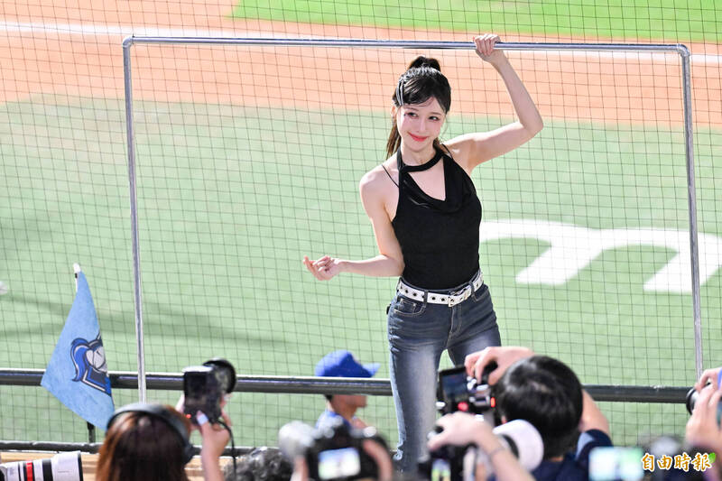 「阿勇」李雅英中場演出。（記者陳志曲攝）