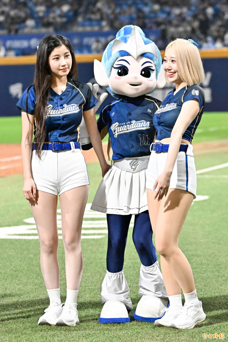 Fubon angels李珠珢（左）與朴星垠（右）。（記者陳志曲攝）