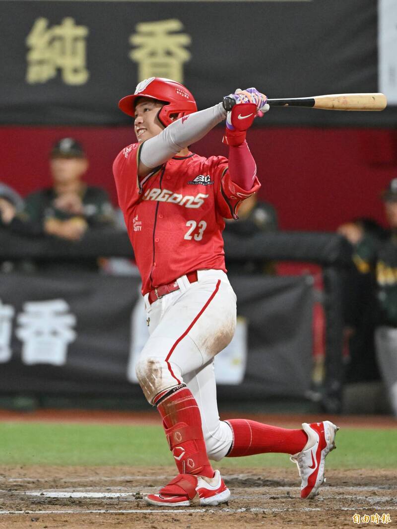 劉俊緯擊出三分砲追平比數。（記者陳逸寬攝）